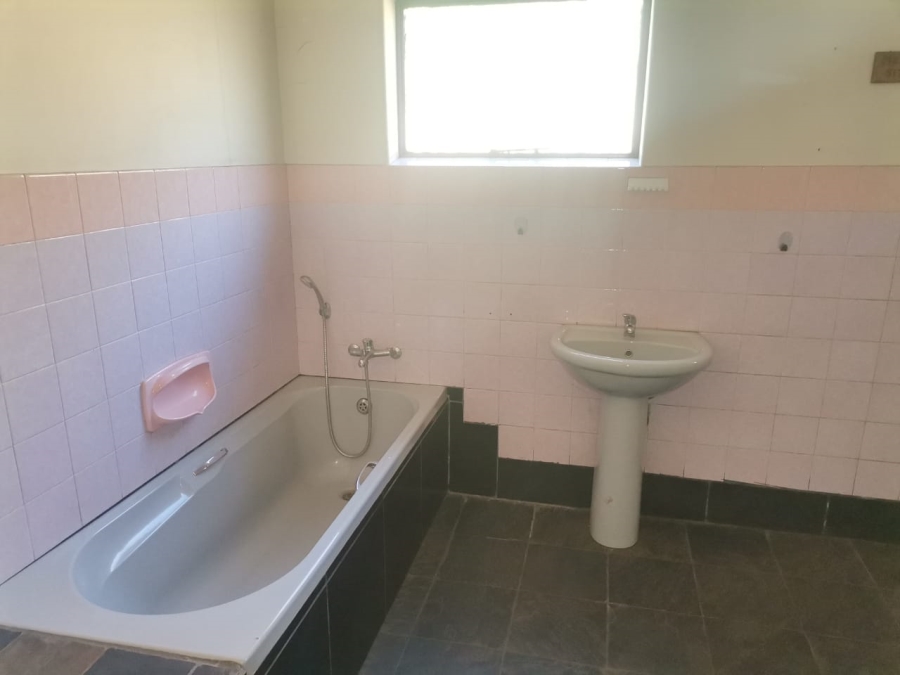 4 Bedroom Property for Sale in Staalrus Gauteng
