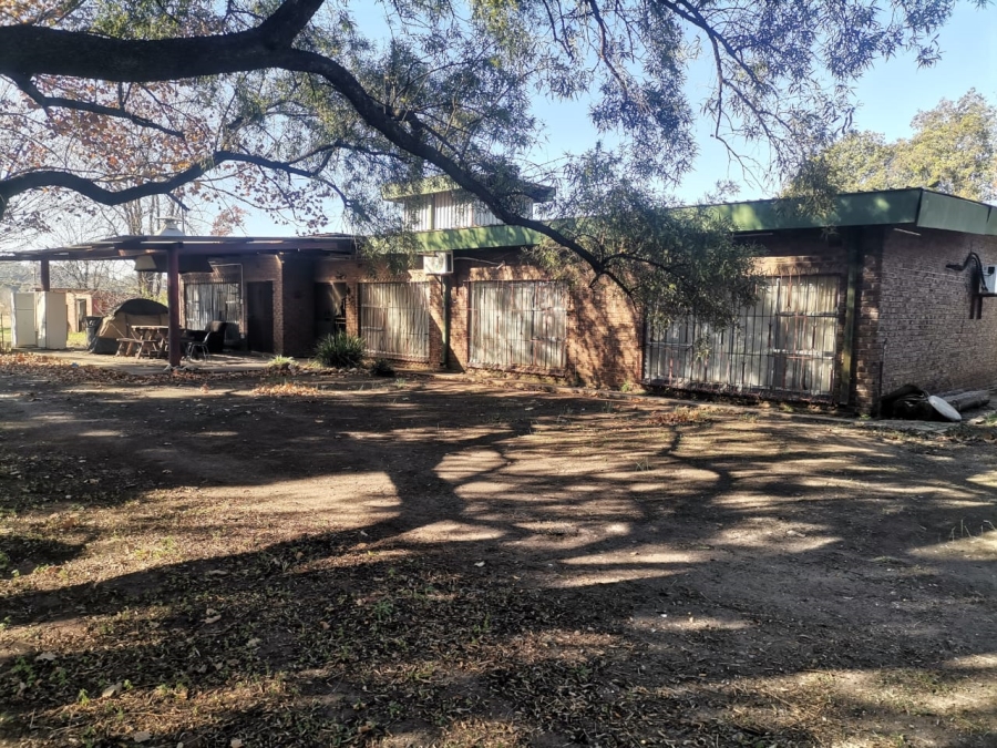 4 Bedroom Property for Sale in Staalrus Gauteng