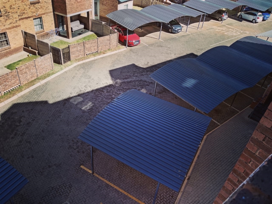 2 Bedroom Property for Sale in Heuweloord Gauteng