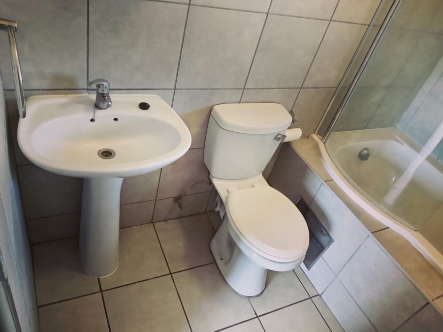 2 Bedroom Property for Sale in Heuweloord Gauteng