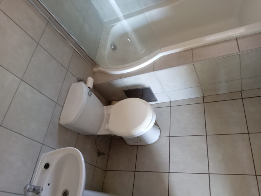 2 Bedroom Property for Sale in Heuweloord Gauteng