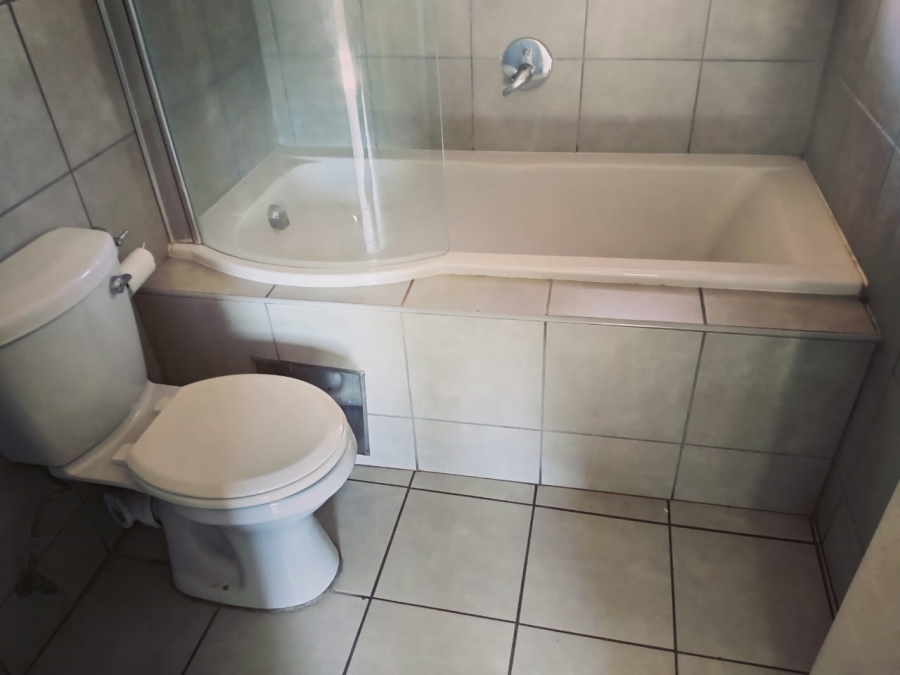 2 Bedroom Property for Sale in Heuweloord Gauteng