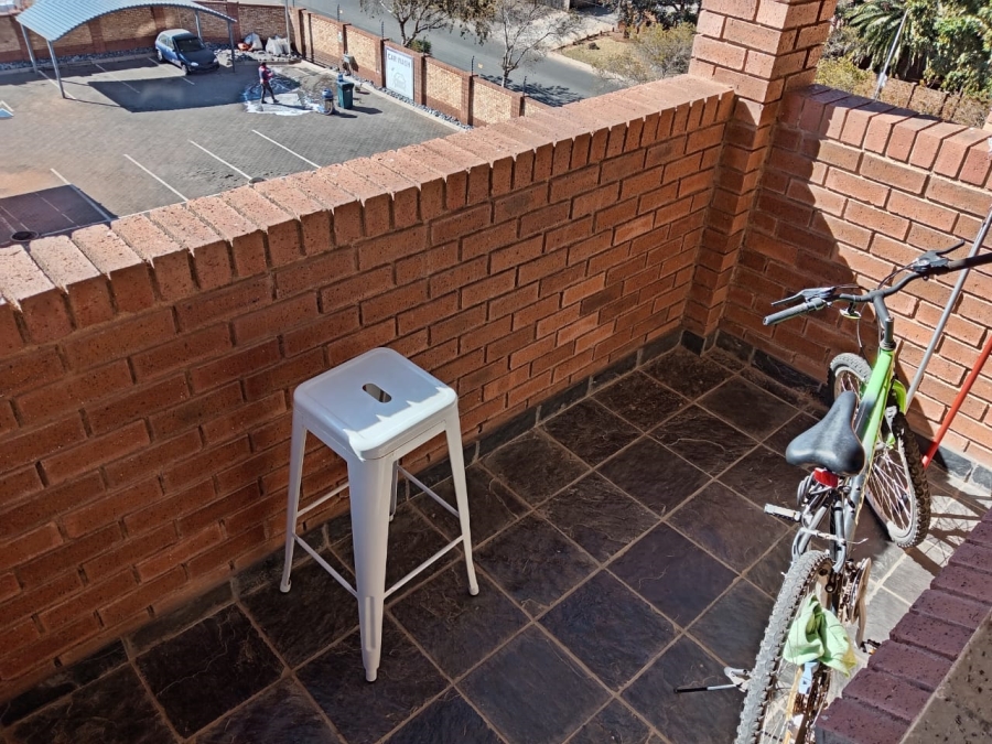 2 Bedroom Property for Sale in Heuweloord Gauteng