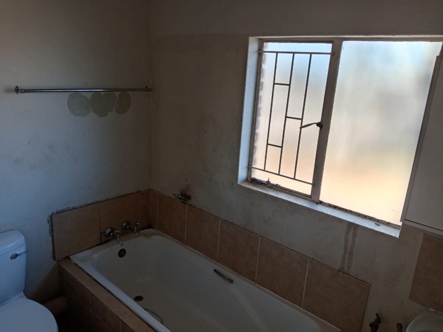 2 Bedroom Property for Sale in Olievenhoutbosch Gauteng