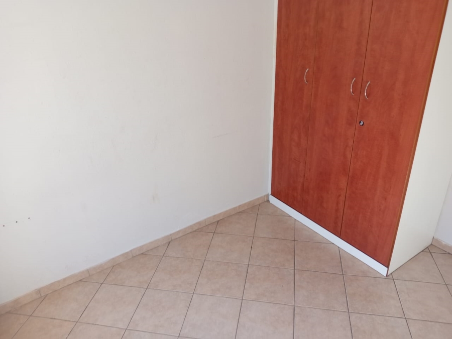 2 Bedroom Property for Sale in Olievenhoutbosch Gauteng
