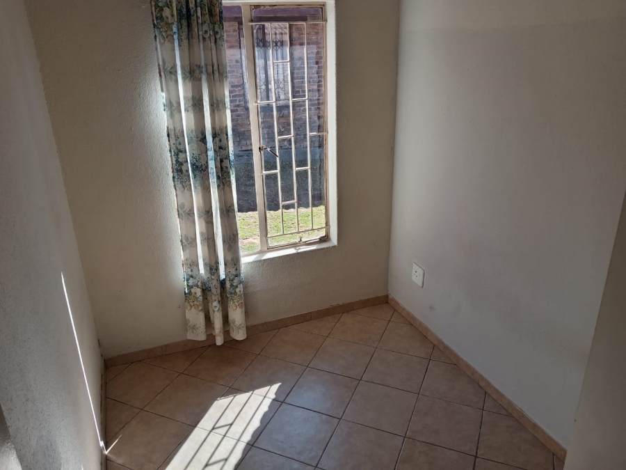 2 Bedroom Property for Sale in Olievenhoutbosch Gauteng
