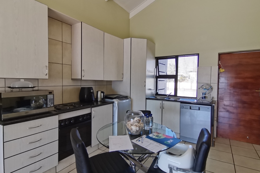 2 Bedroom Property for Sale in Greenstone Hill Gauteng