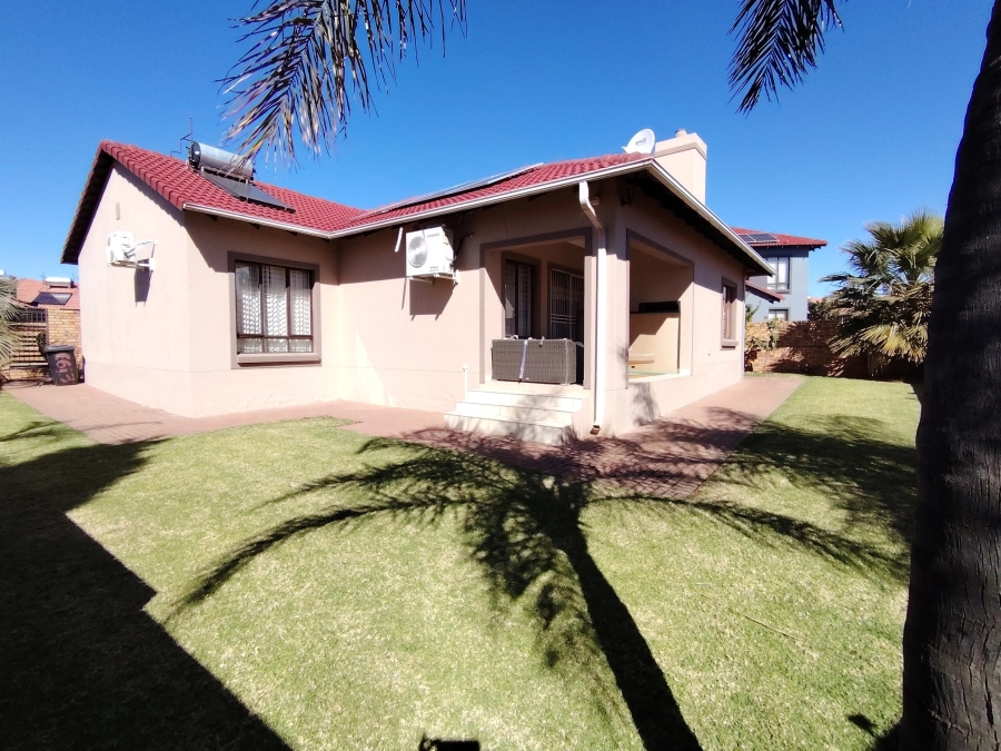 3 Bedroom Property for Sale in Monavoni Gauteng