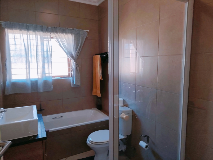 3 Bedroom Property for Sale in Monavoni Gauteng