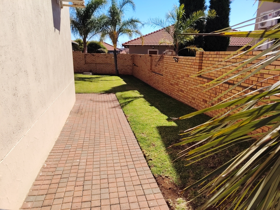 3 Bedroom Property for Sale in Monavoni Gauteng