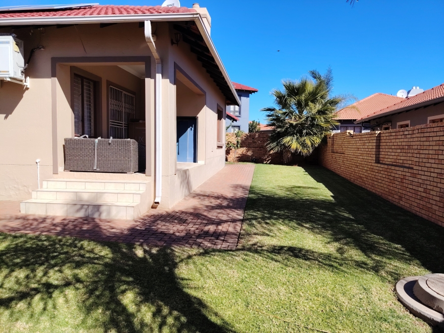 3 Bedroom Property for Sale in Monavoni Gauteng