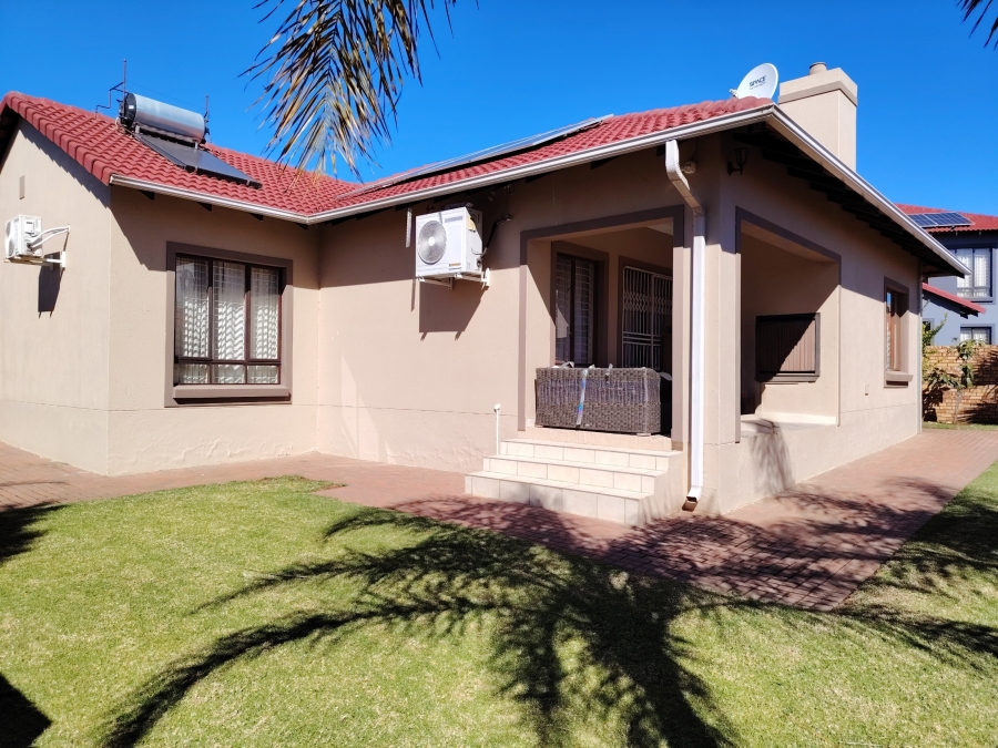 3 Bedroom Property for Sale in Monavoni Gauteng