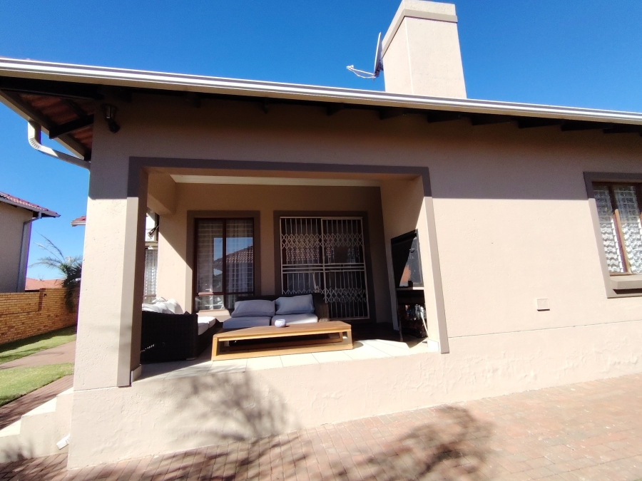 3 Bedroom Property for Sale in Monavoni Gauteng