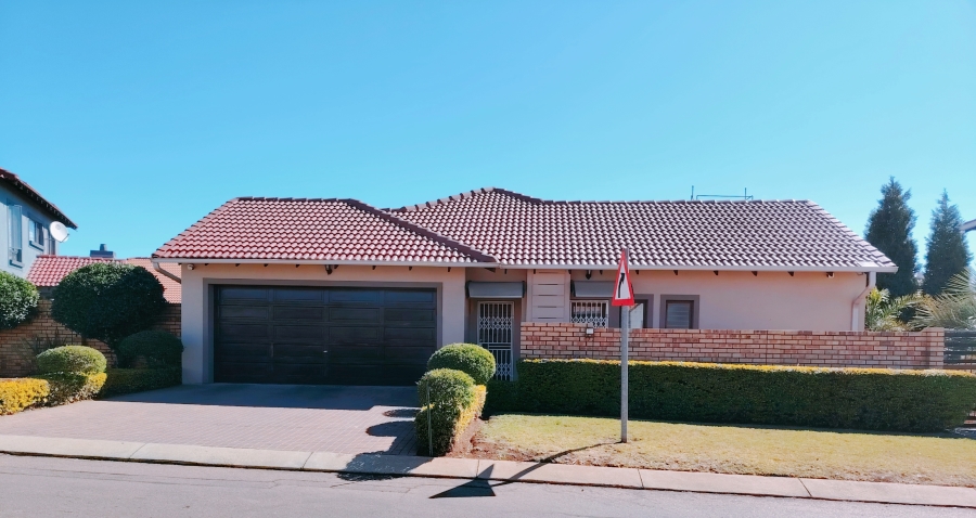 3 Bedroom Property for Sale in Monavoni Gauteng