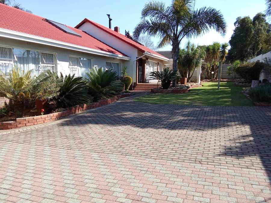 4 Bedroom Property for Sale in Constantia Kloof Gauteng