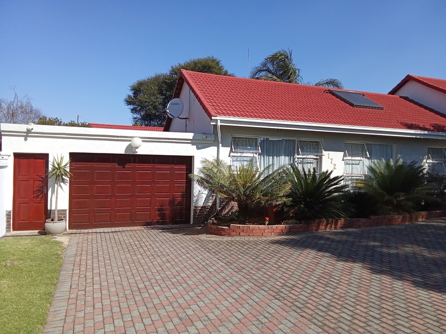 4 Bedroom Property for Sale in Constantia Kloof Gauteng