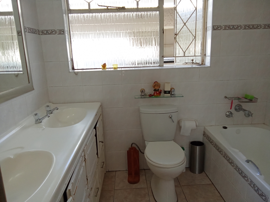 4 Bedroom Property for Sale in Constantia Kloof Gauteng