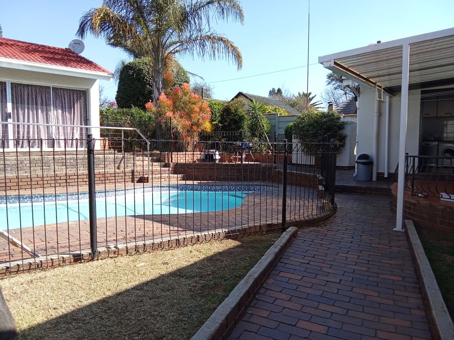 4 Bedroom Property for Sale in Constantia Kloof Gauteng
