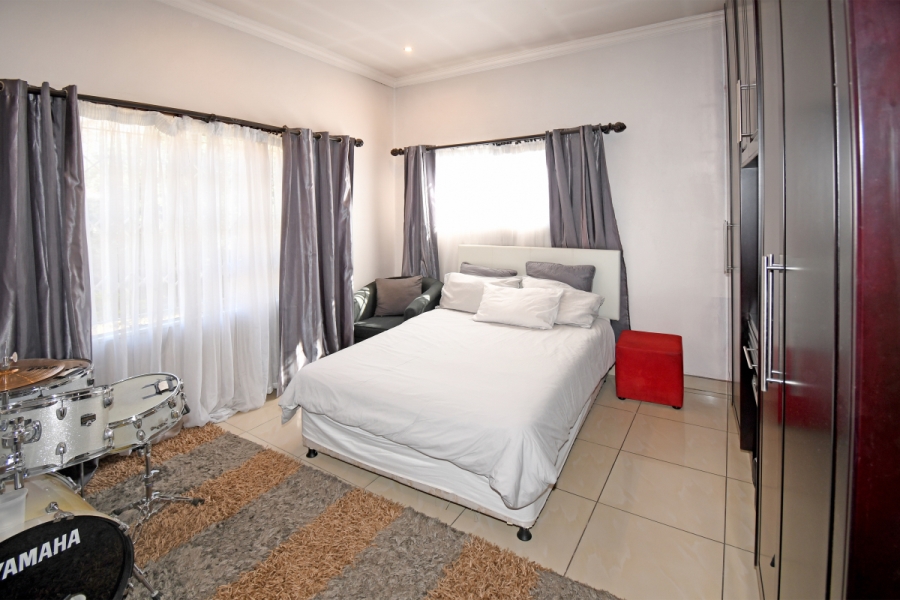 3 Bedroom Property for Sale in Edenvale Central Gauteng