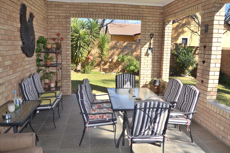 3 Bedroom Property for Sale in Thatchfield Estate Gauteng
