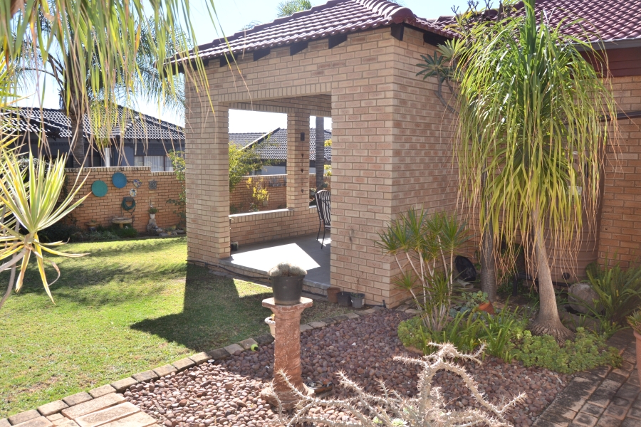 3 Bedroom Property for Sale in Thatchfield Estate Gauteng