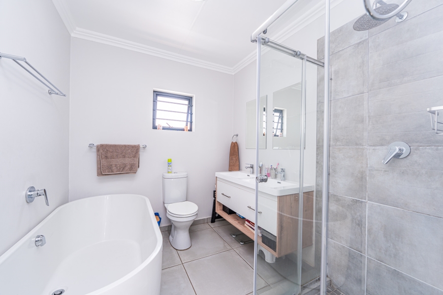 3 Bedroom Property for Sale in Little Falls Gauteng