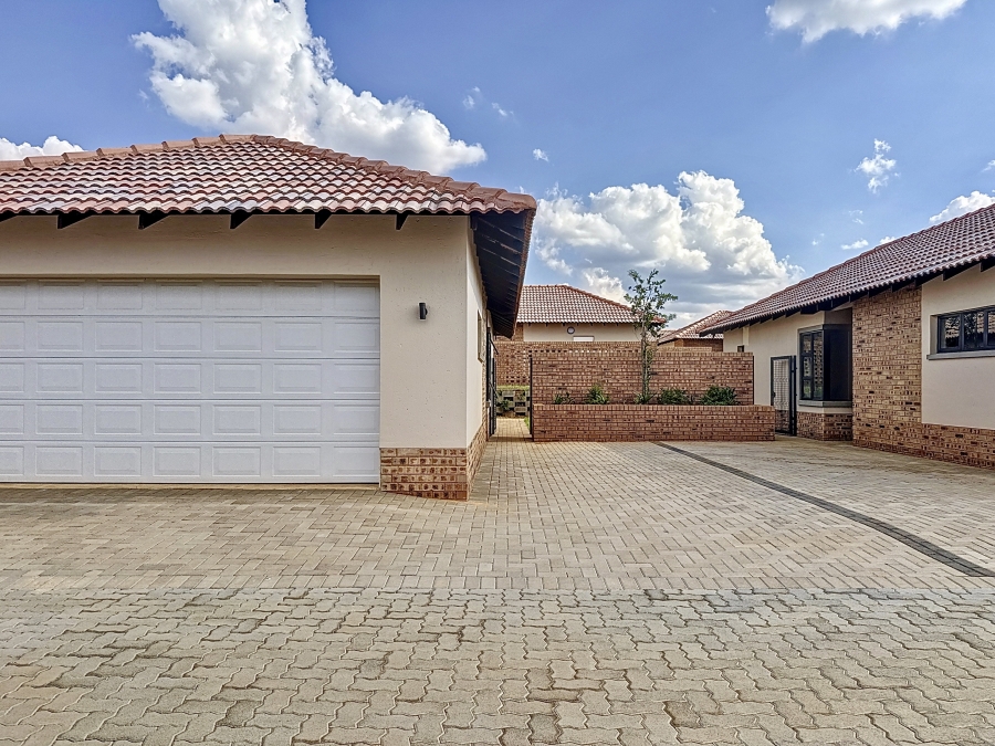 To Let 3 Bedroom Property for Rent in The Retreat Gauteng
