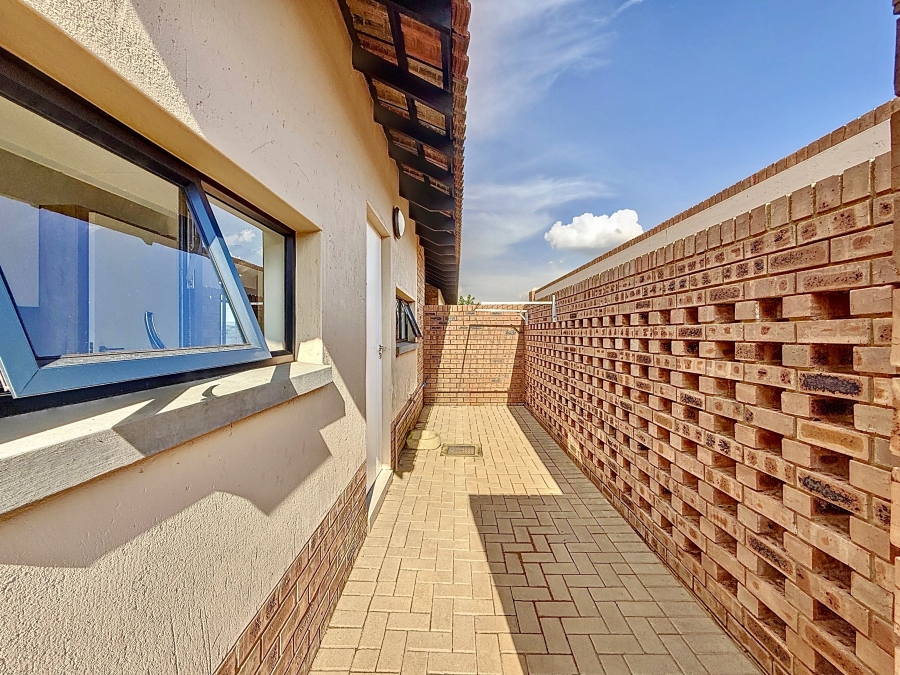 To Let 3 Bedroom Property for Rent in The Retreat Gauteng