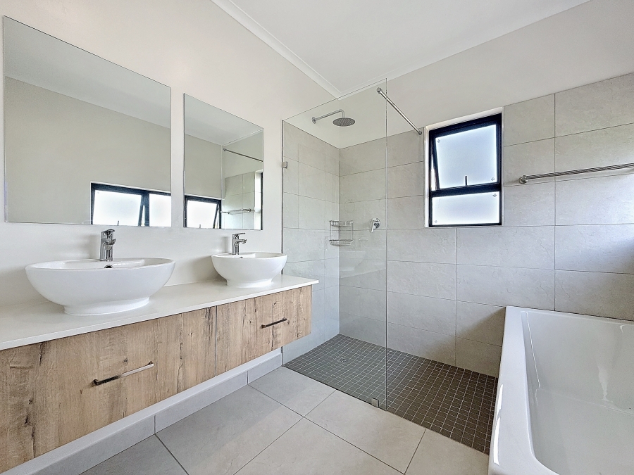 To Let 3 Bedroom Property for Rent in The Retreat Gauteng