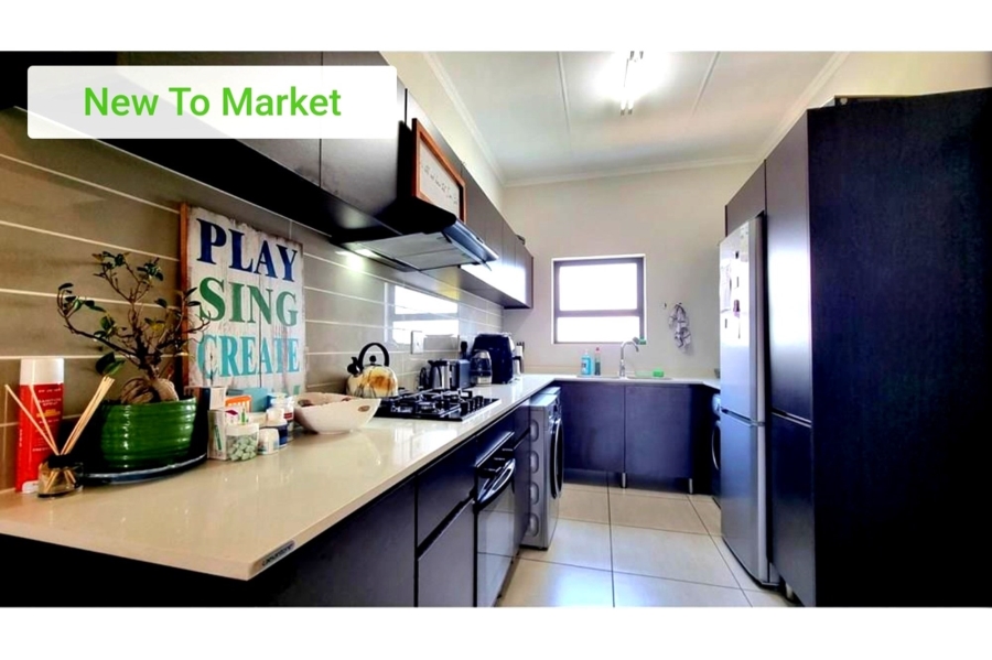 To Let 2 Bedroom Property for Rent in Greenstone Ridge Gauteng