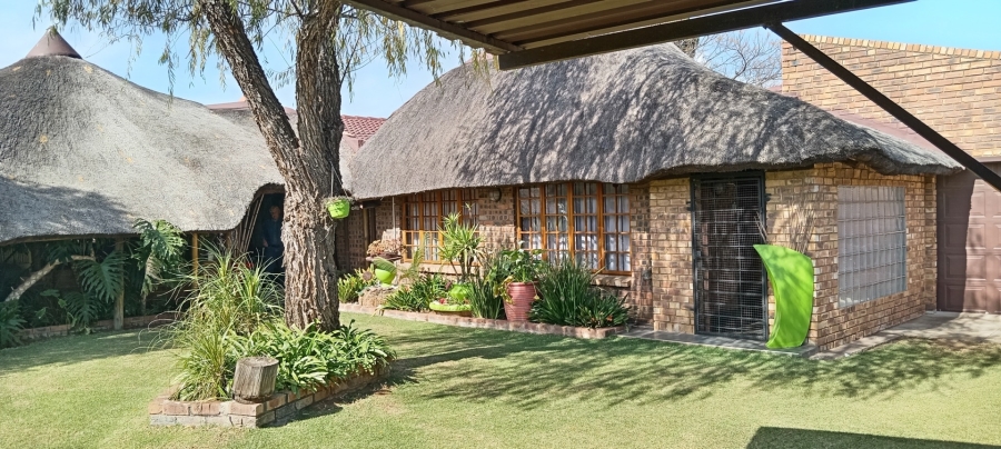 8 Bedroom Property for Sale in Struisbult Gauteng