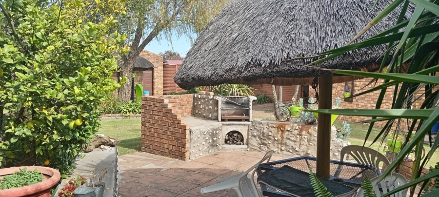 8 Bedroom Property for Sale in Struisbult Gauteng