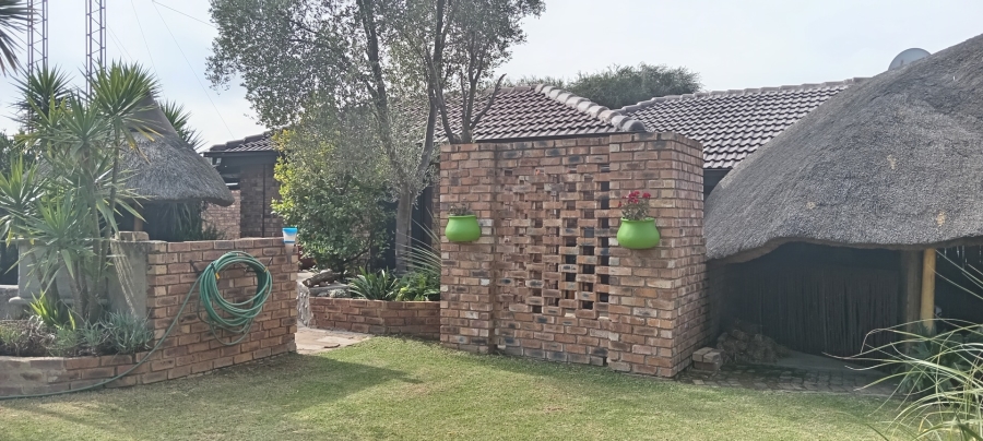 8 Bedroom Property for Sale in Struisbult Gauteng
