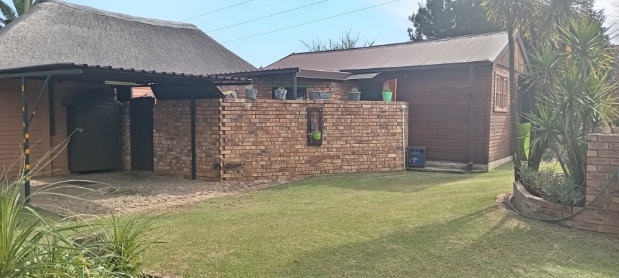 8 Bedroom Property for Sale in Struisbult Gauteng