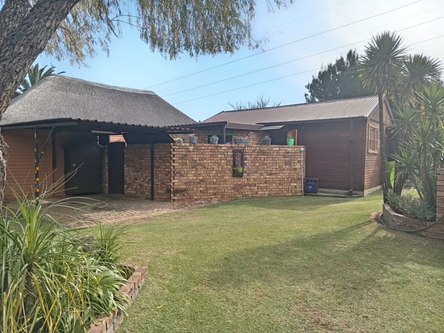 8 Bedroom Property for Sale in Struisbult Gauteng