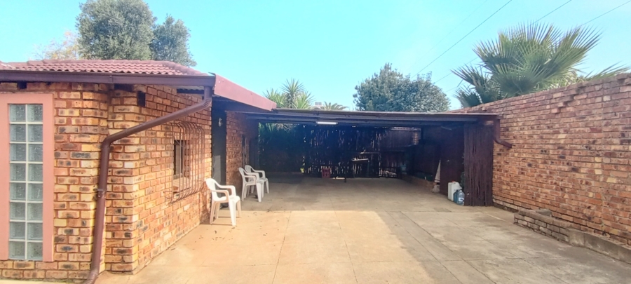 8 Bedroom Property for Sale in Struisbult Gauteng