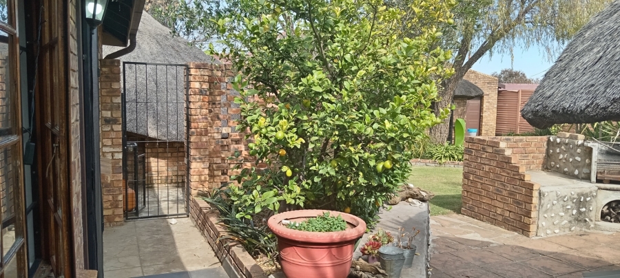 8 Bedroom Property for Sale in Struisbult Gauteng