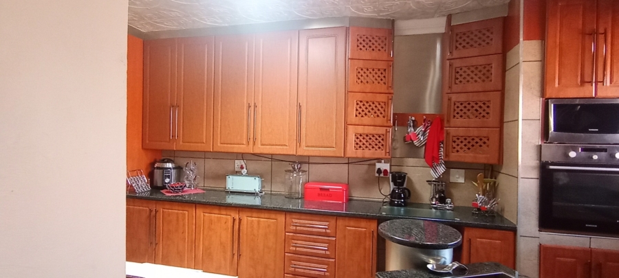8 Bedroom Property for Sale in Struisbult Gauteng