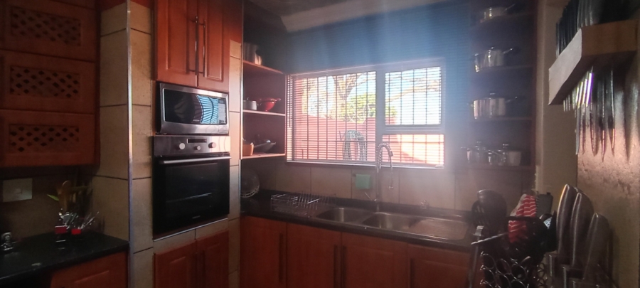8 Bedroom Property for Sale in Struisbult Gauteng