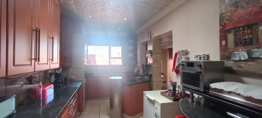 8 Bedroom Property for Sale in Struisbult Gauteng