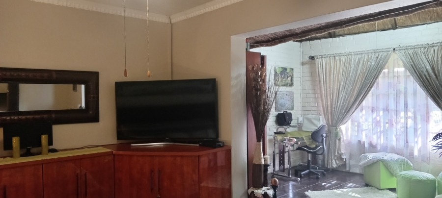 8 Bedroom Property for Sale in Struisbult Gauteng