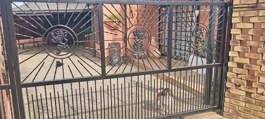 8 Bedroom Property for Sale in Struisbult Gauteng
