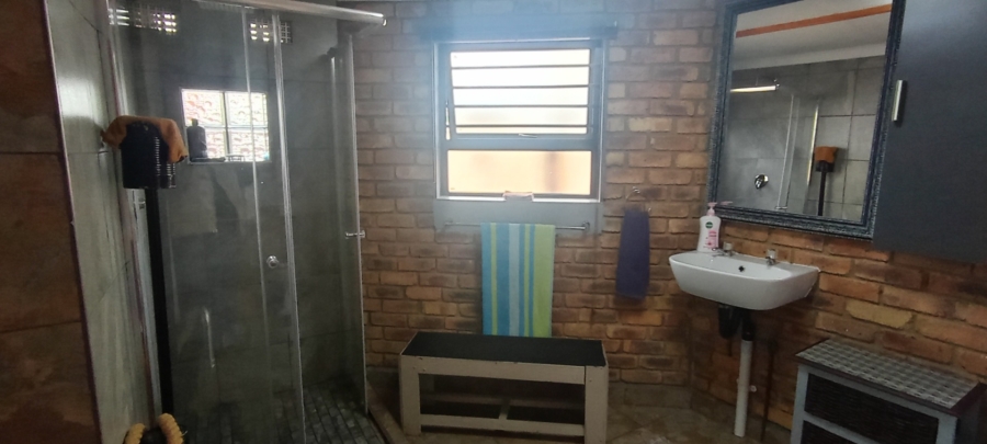 8 Bedroom Property for Sale in Struisbult Gauteng