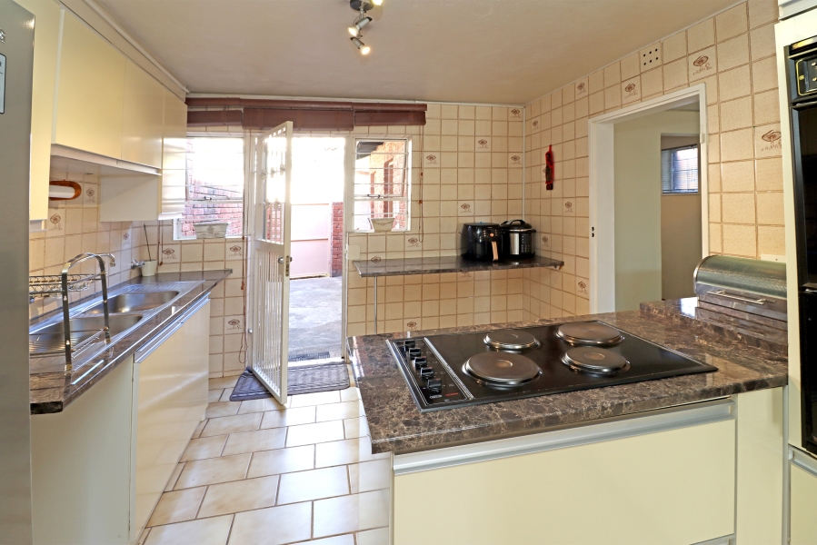 3 Bedroom Property for Sale in Corlett Gardens Gauteng