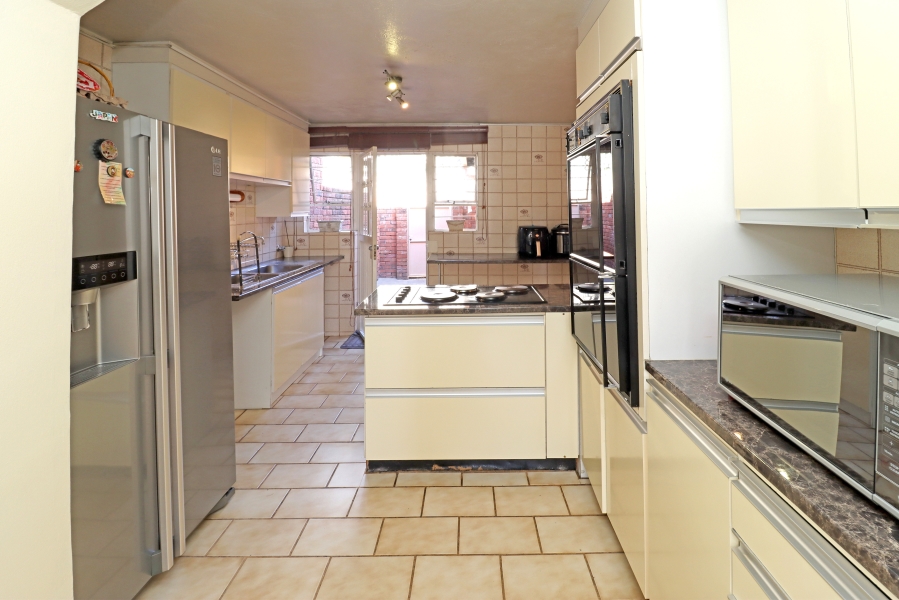 3 Bedroom Property for Sale in Corlett Gardens Gauteng