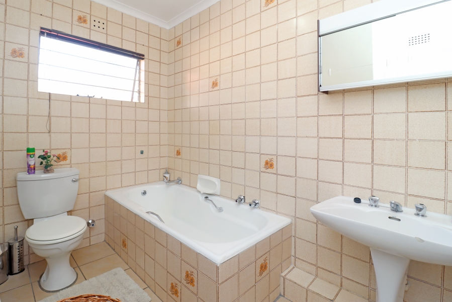 3 Bedroom Property for Sale in Corlett Gardens Gauteng