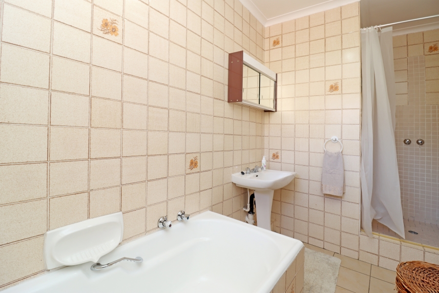 3 Bedroom Property for Sale in Corlett Gardens Gauteng