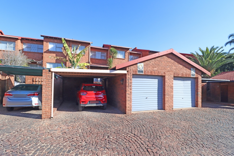 3 Bedroom Property for Sale in Corlett Gardens Gauteng
