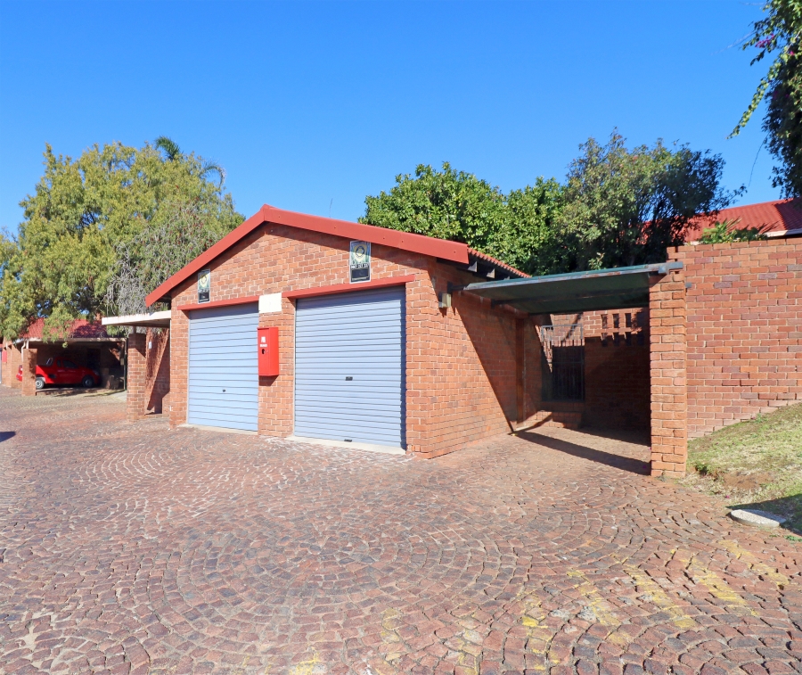 3 Bedroom Property for Sale in Corlett Gardens Gauteng