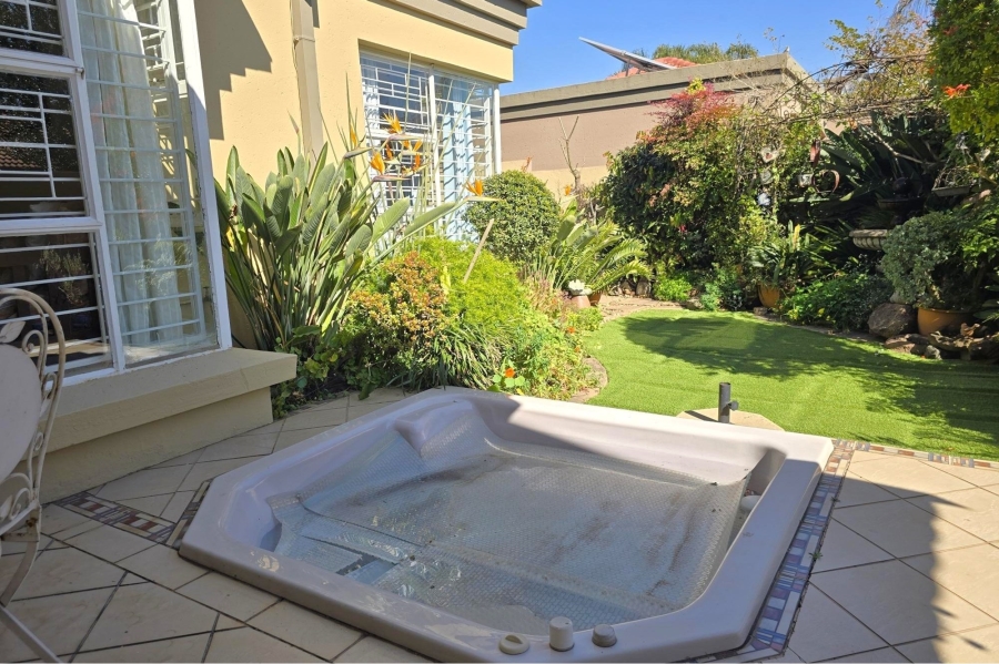 3 Bedroom Property for Sale in Glen Marais Gauteng
